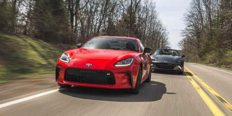 Toyota GR86 Premium 2022 vs Mazda MX-5 Miata Club 2022