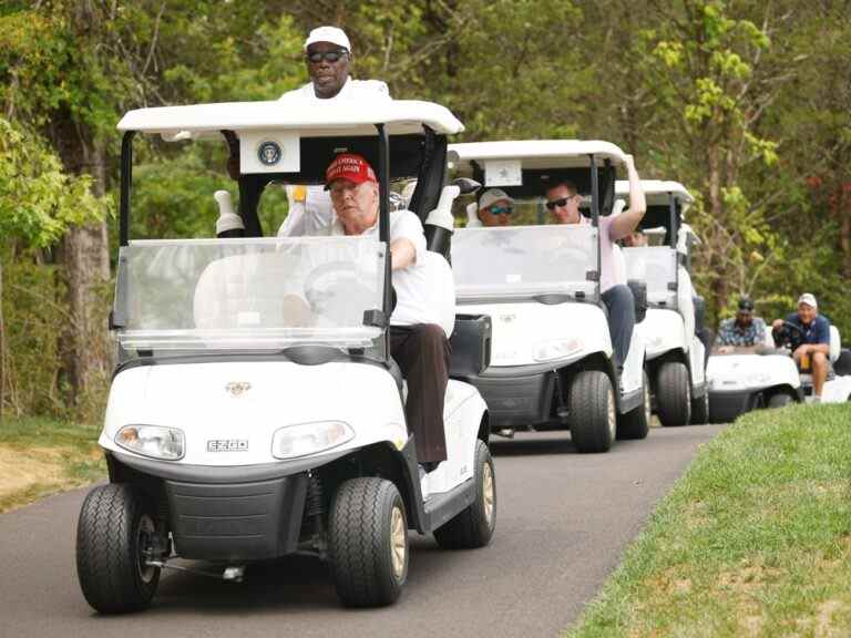 Trump utilise le sceau présidentiel au club de golf du New Jersey au milieu de plaintes éthiques