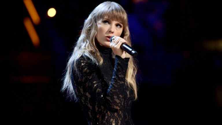 Un homme retrouvé dans les propriétés de Taylor Swift fait face à des accusations de harcèlement
