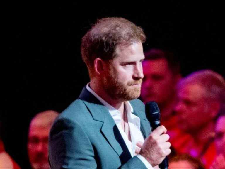 Une ancienne strip-teaseuse prétend vendre les sous-vêtements du prince Harry