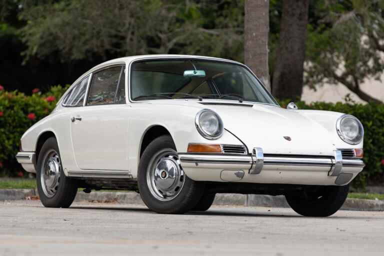 Variété de modèles intéressants de Porsche 911, 928, 968 chez Mecum Orlando