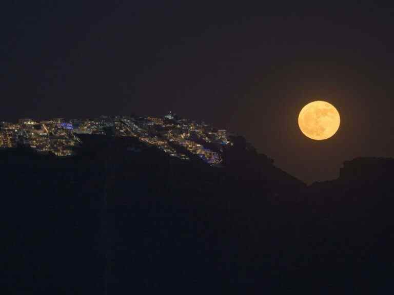 Vous avez manqué la super lune le mois dernier ?  Il y a une autre chance de le voir