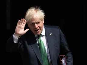 Le Premier ministre britannique sortant, Boris Johnson, quitte le 10 Downing Street à Londres, en Angleterre.