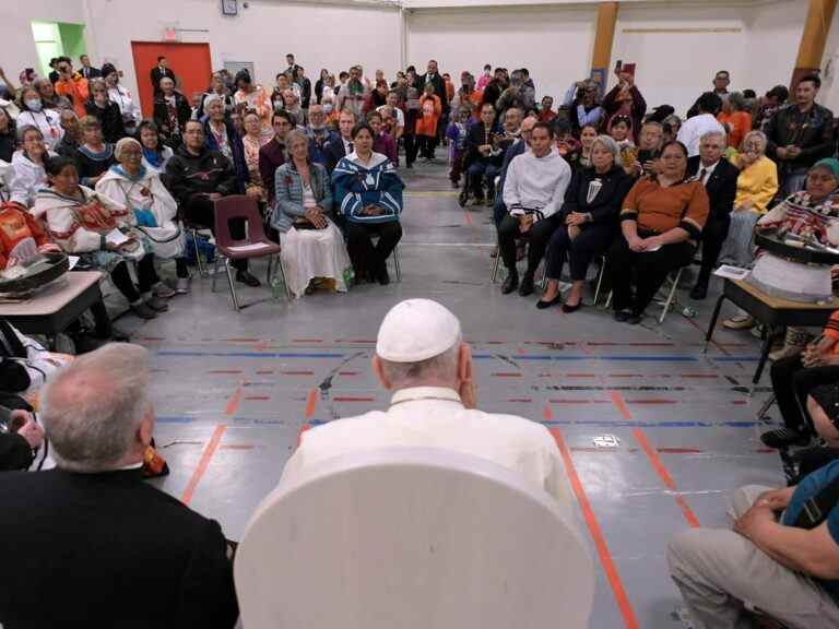 Le pape François s’excuse en langue inuit alors que la visite de réconciliation au Canada se termine au Nunavut