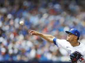 Jose Berrios des Blue Jays lance en sixième manche contre les Tigers de Detroit au Rogers Center le Sunda, le 31 juillet 2022 à Toronto.