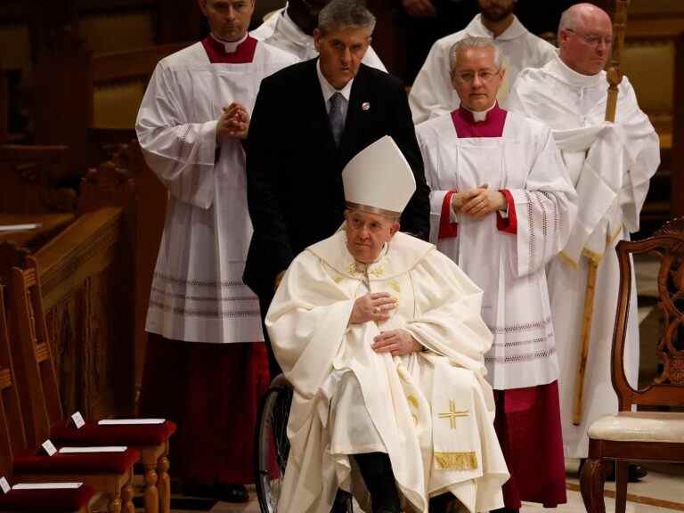 Le pape dit que l’Église ressent le « fardeau de l’échec » alors que les appels se multiplient pour annuler la doctrine du XVe siècle