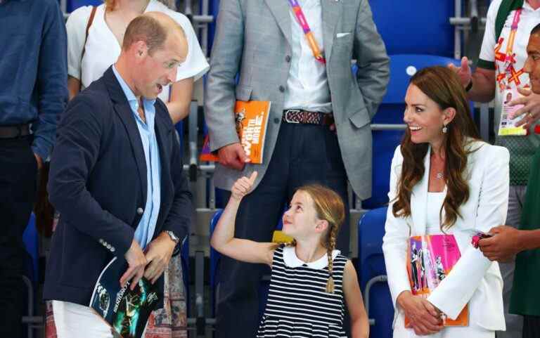 Impatiente, la princesse Charlotte plonge directement dans l’action lors du premier voyage des Jeux du Commonwealth