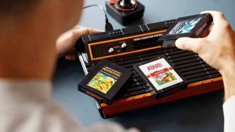 Il y a maintenant une nouvelle console classique pour garder votre compagnie LEGO NES
