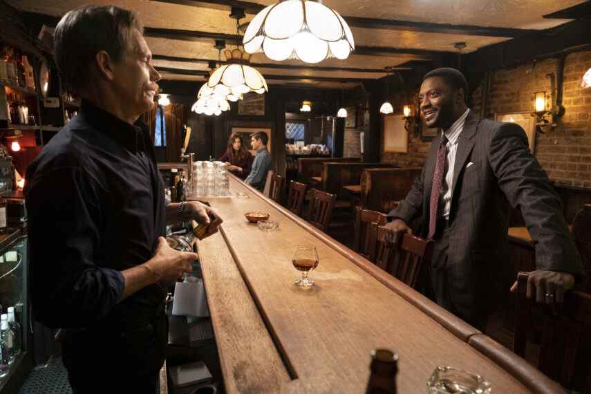 Kevin Bacon comme Jackie Rohr et Aldis Hodge comme Decourcy Ward dans City on a Hill