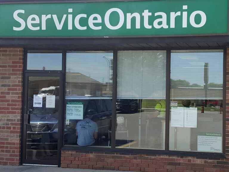 Des employés de ServiceOntario accusés d’avoir volé des centaines de véhicules