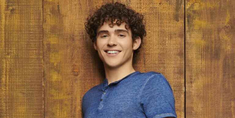 Le patron de High School Musical aborde une éventuelle romance queer pour le personnage de Joshua Bassett dans la saison 3

