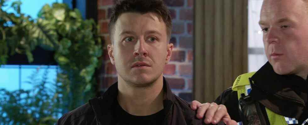 Ryan Connor de Coronation Street trahi après une arrestation pour escroquerie à l'assurance