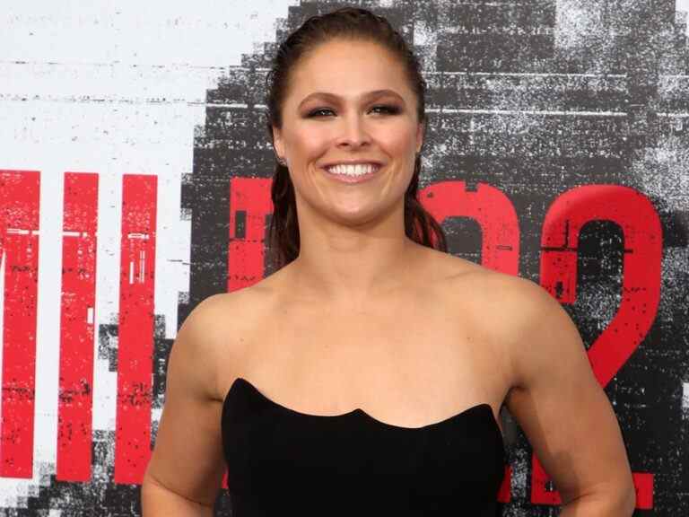 Ronda Rousey suspendue indéfiniment après avoir attaqué l’arbitre à SummerSlam