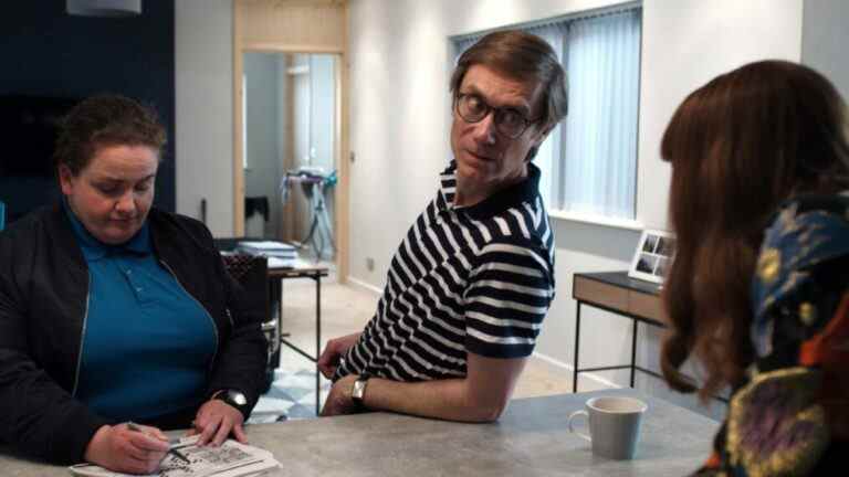 'The Outlaws' Sneak Peek: Greg de Stephen Merchant reçoit des conseils de rencontre (VIDEO)
