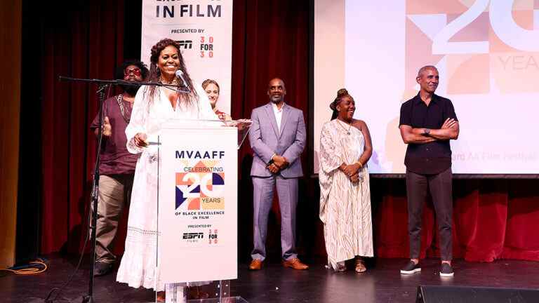 Barack et Michelle Obama font une apparition surprise au festival du film afro-américain de Martha's Vineyard pour Netflix Doc 'Descendant' Le plus populaire doit être lu Inscrivez-vous aux newsletters Variety Plus de nos marques
	
	
