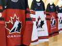 Chandails de Hockey Canada (gracieuseté de Hockey Canada)