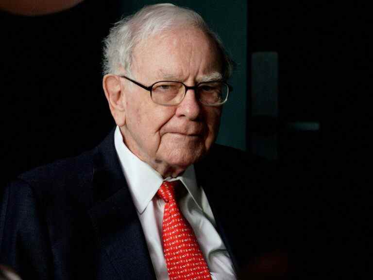 Berkshire Hathaway enregistre une perte de 43,8 milliards de dollars alors que les avoirs en actions de Warren Buffett chutent