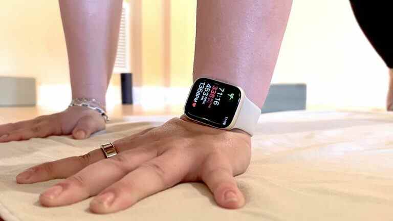 J’ai essayé de porter mon Apple Watch pour faire du yoga chaud – voici mes conseils