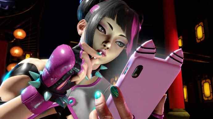 Juri de Street Fighter 6 regardant son smartphone (via la bande-annonce de révélation d'Evo 2022)