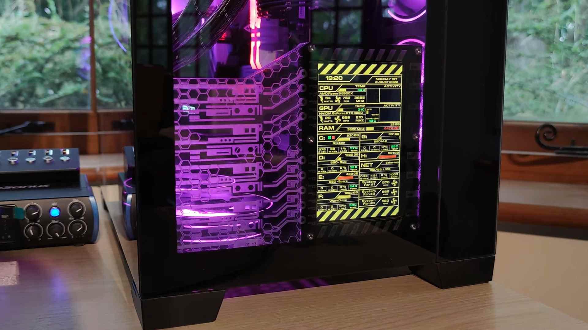 Ce PC de jeu Nvidia RTX avec un écran Star Trek est un rêve de science-fiction
