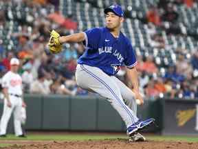 Yusei Kikuchi des Blue Jays de Toronto lance contre les Orioles de Baltimore au parc Oriole à Camden Yards le 8 août 2022 à Baltimore, Maryland.