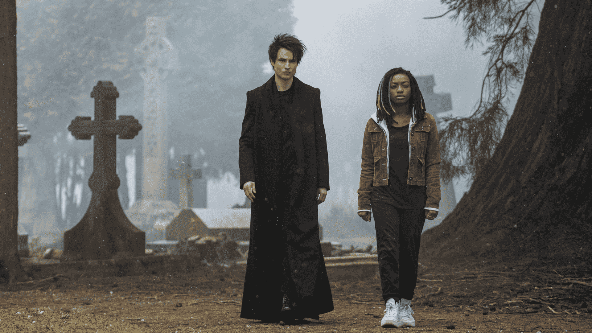 Tom Sturridge et Vanesu Samunyai en tant que Dream et Rose Walker dans The Sandman de Netflix