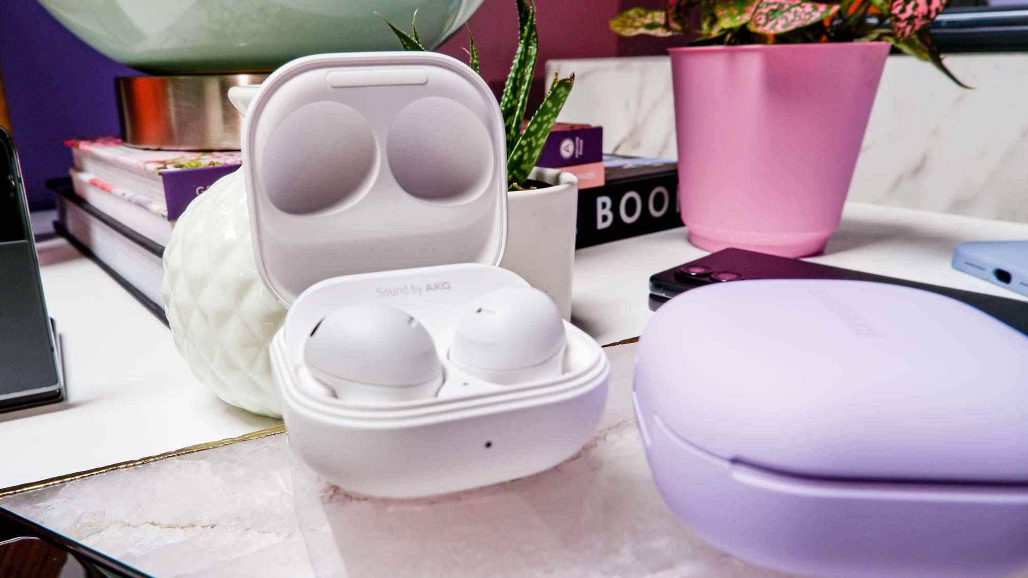 Samsung Galaxy Buds Pro 2 en blanc exposé à l'événement Unpacked