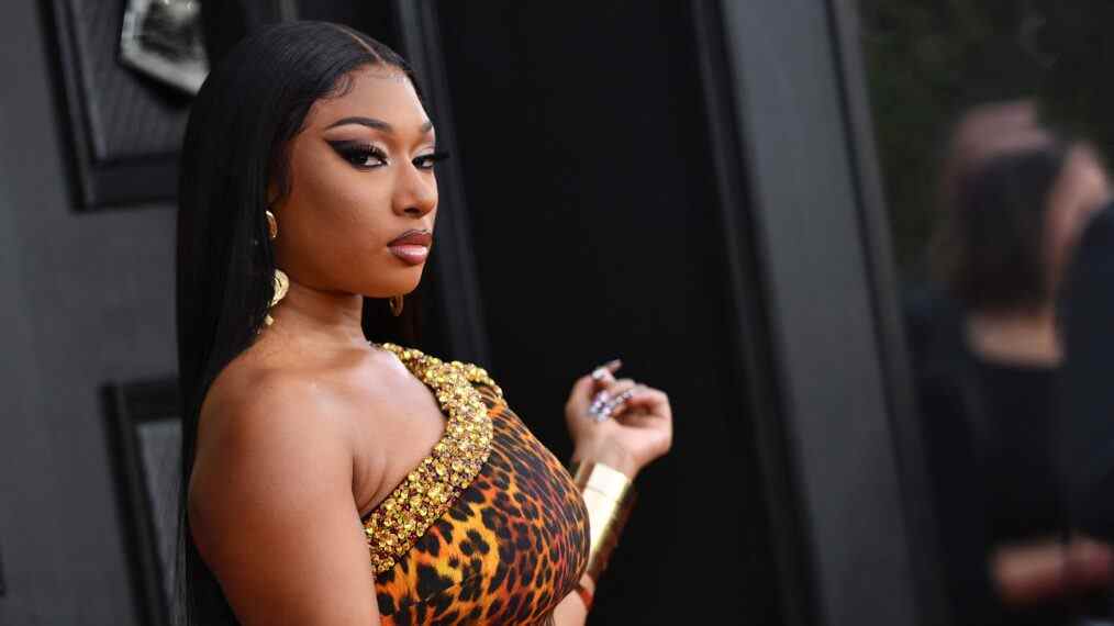 Megan Thee Stallion co-anime 'Tonight', un bébé australien 'Bump', 'Alone' Gets Frozen, Baseball in the Field of Dreams
