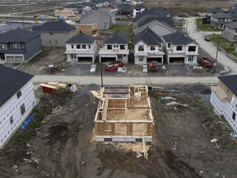 L’investissement dans la construction de logements rompt sa séquence, en baisse pour la première fois en neuf mois, selon StatCan