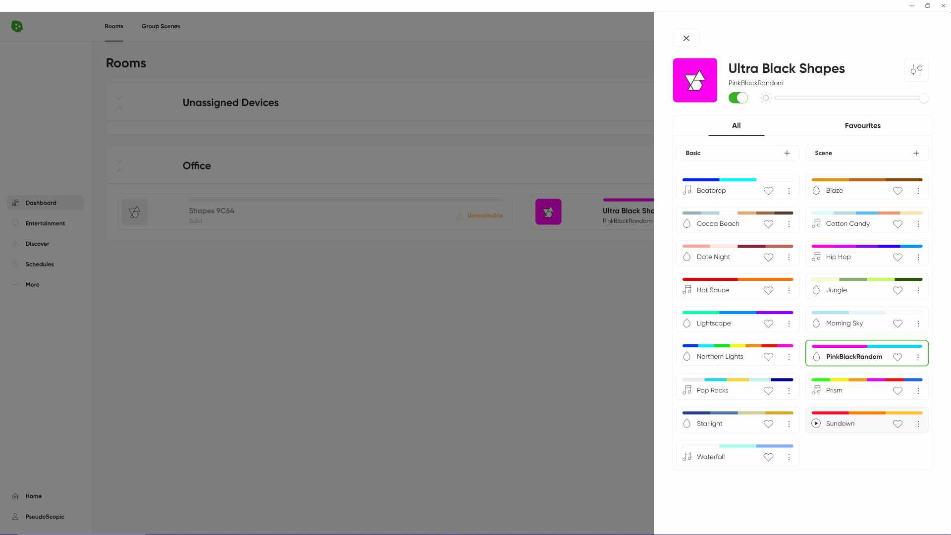 Application de bureau Nanoleaf, montrant les paramètres des formes Nanoleaf Ultra Black et comment vous pouvez personnaliser l'éclairage RVB