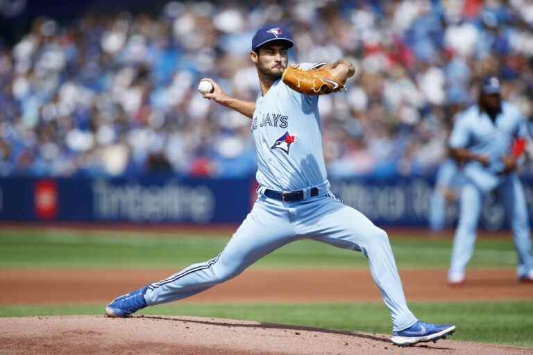 Mitch White réussit bien après un début difficile alors que les Jays utilisent des circuits pour devancer les Gardiens