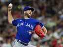 Anthony Bass et les Blue Jays de Toronto ouvrent une série contre Cleveland vendredi.