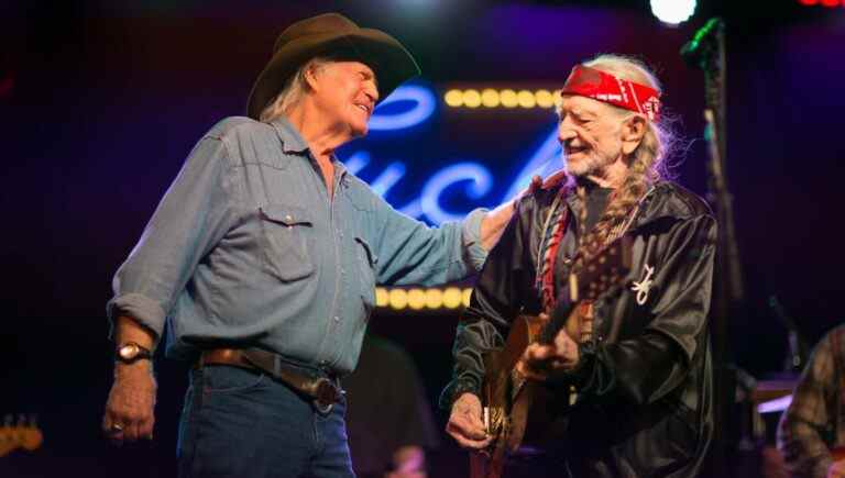 Billy Joe Shaver sera salué par Willie Nelson et Country/Americana All-Stars dans l'album hommage Digne d'un hors-la-loi Le plus populaire doit être lu Inscrivez-vous aux newsletters Variété Plus de nos marques
	
	
