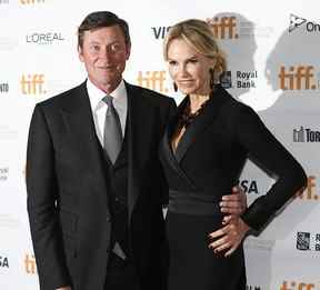 Wayne et Janet Gretzky au Ryerson Theatre pour la première sur le tapis rouge de 