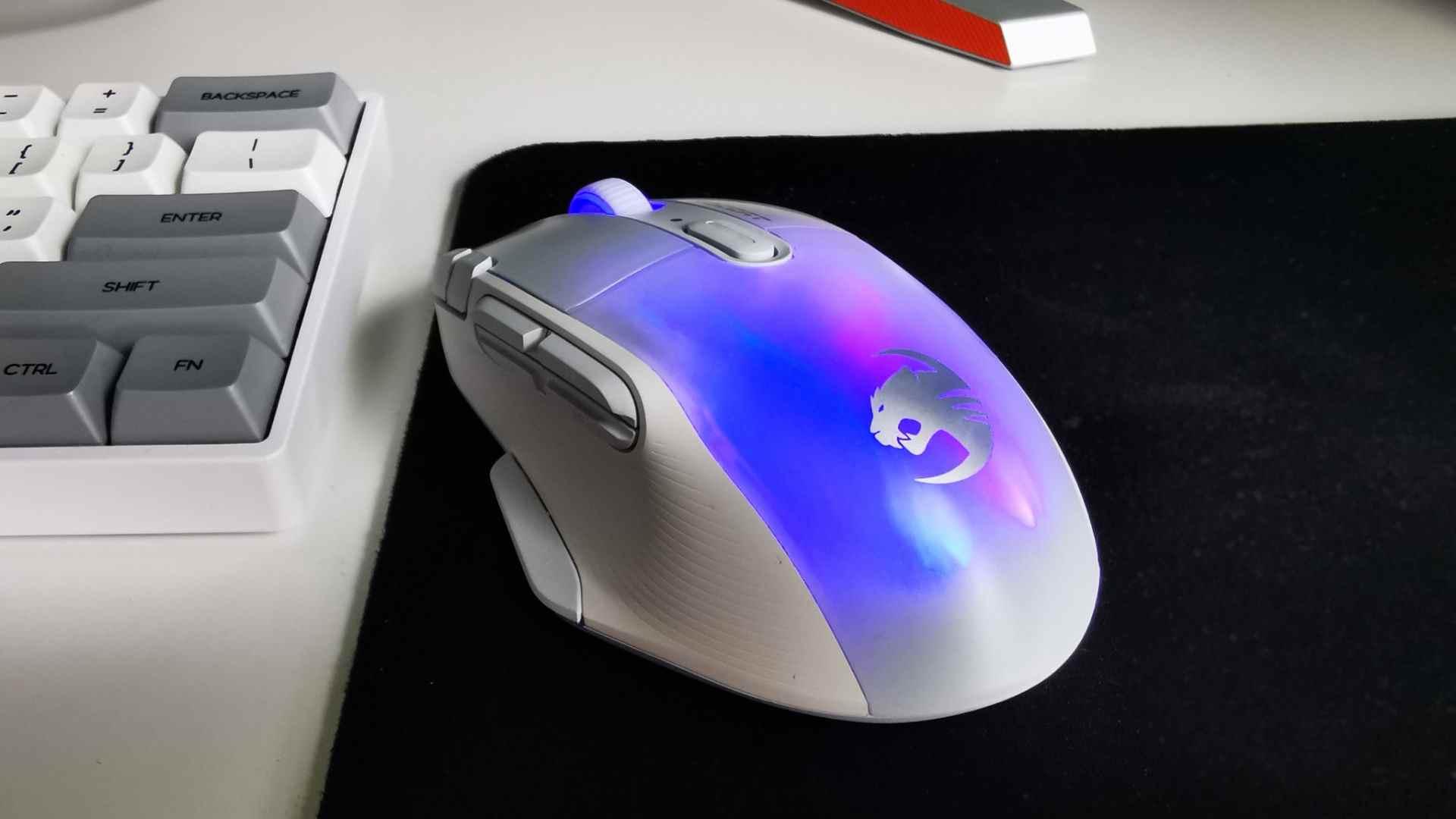 Revue Roccat Kone XP Air – excellentes spécifications de souris de jeu, RVB rad
