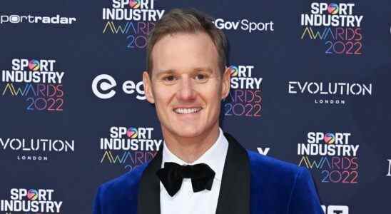 La star de Strictly Dan Walker a été remplacée en tant qu'hôte de The NFL Show