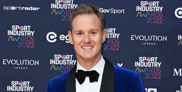 La star de Strictly Dan Walker a été remplacée en tant qu'hôte de The NFL Show

