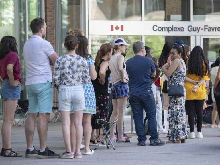 Le gouvernement fédéral ouvrira quatre nouveaux sites de service de passeport pour aider à éliminer un arriéré massif