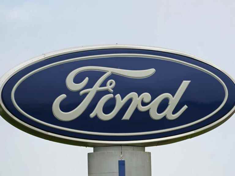 Ford supprime 3 000 emplois de cols blancs pour réduire ses coûts