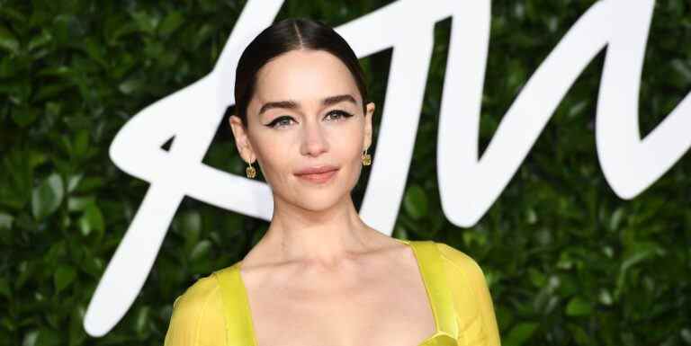 Emilia Clarke de Game of Thrones reçoit des excuses pour le commentaire "court et trapu" du patron de la télévision

