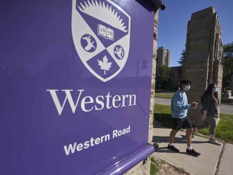 Le mandat de rappel de Western U suscite la confusion et les inquiétudes des étudiants et des experts