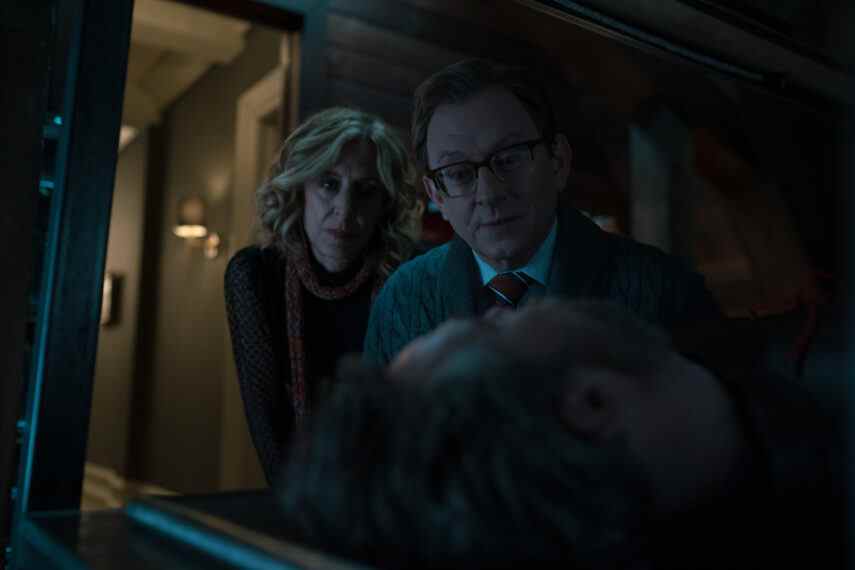 Christine Lahti comme Sheryl Luria, Michael Emerson comme Leland Townsend et Patrick Brammall comme Andy Bouchard dans Evil