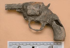 N'ayez crainte, Toronto, cette cartouche rouillée de ce qui était autrefois un pistolet ne vous tourmentera plus.  L'artefact ci-dessus a été publié cette semaine sur un compte Twitter officiel de la police de Toronto avec la vantardise qui était maintenant 