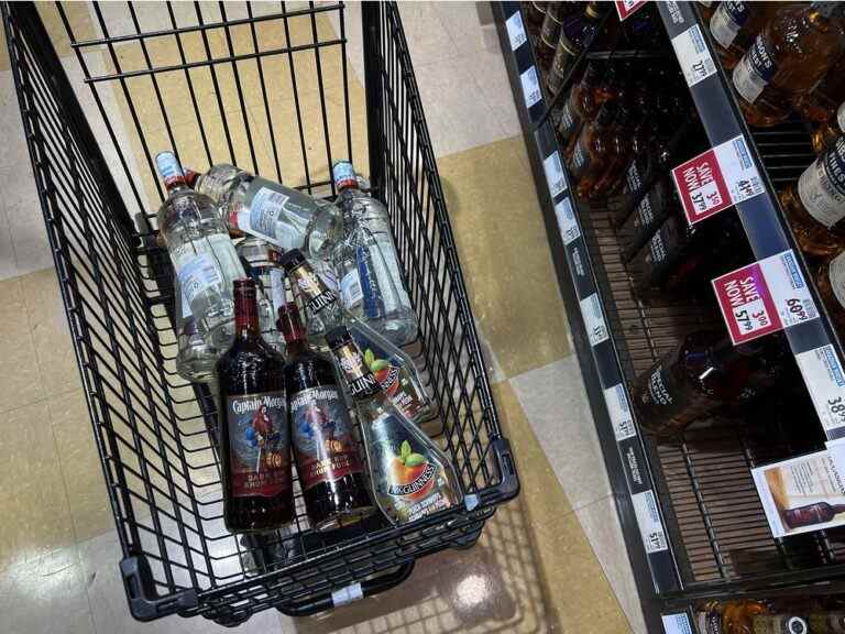 Davantage d’étagères vides dans les magasins d’alcool de la Colombie-Britannique sont attendues alors que la grève du BCGEU se poursuit