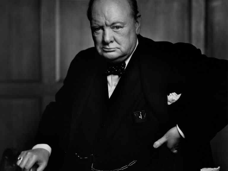 Le célèbre portrait « renfrogné » de Winston Churchill par Yousuf Karsh est absent d’Ottawa