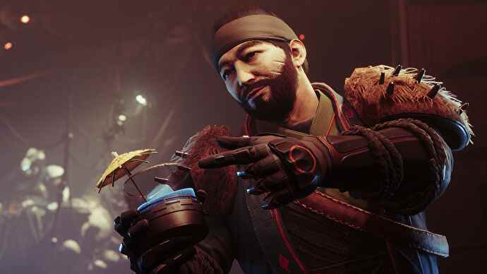 Drifter lève un cocktail tropical (avec parapluie) dans une capture d'écran de Destiny 2 : Season of Plunder.