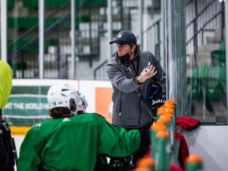 Mike Babcock démissionne de son poste d’entraîneur-chef des Huskies de l’Université de la Saskatchewan