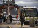 Un autobus de Windsor Transit fait un arrêt au terminal de transit international de Windsor, le lundi 15 novembre 2021.