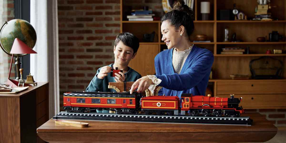 Harry Potter lance le set LEGO de luxe du Poudlard Express

