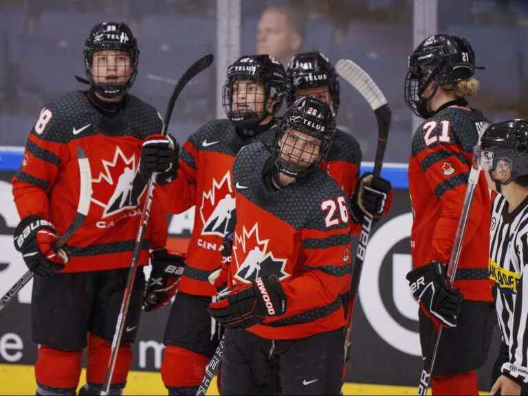 Poulin et Bach mènent l’explosivité du Canada dans la victoire contre le Japon au hockey féminin